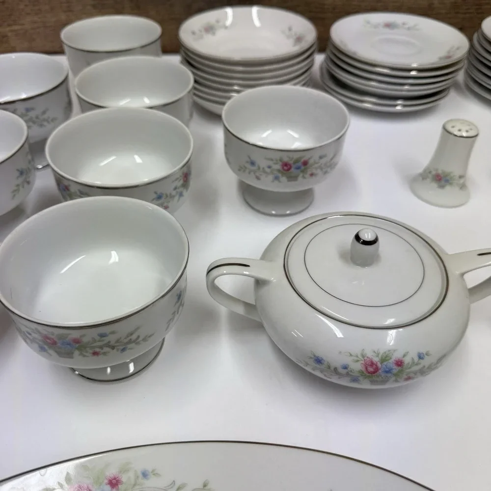 Florenteen Fine China Fantasia Japan 53 Piece Set- Service for 8 Floral Silver